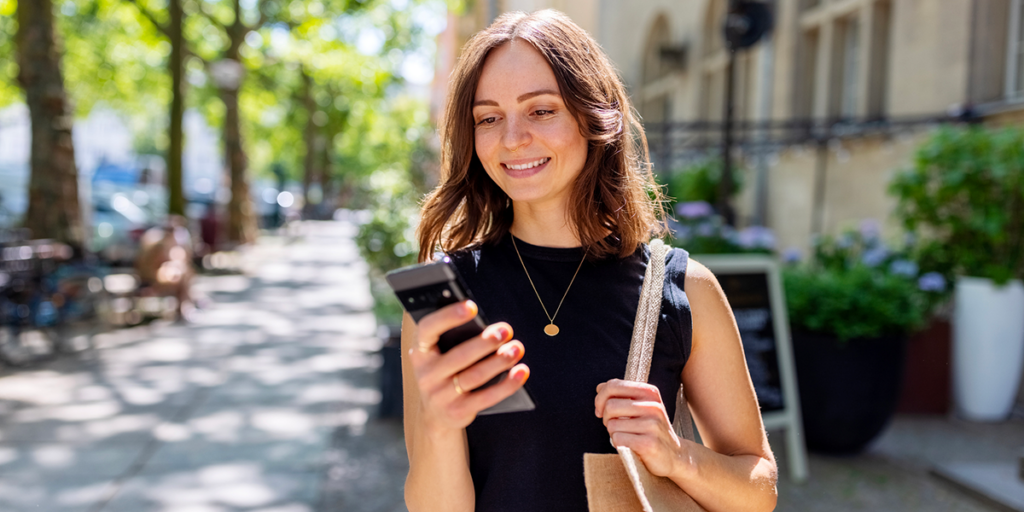 Image : plus de la moitié des clients déclarent que les services numériques ou mobiles sont leur méthode d'interaction préférée. © Getty Images